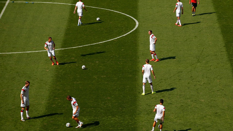 Pháp – Đức (0-1): Gà mà không gáy thì... về ảnh 16