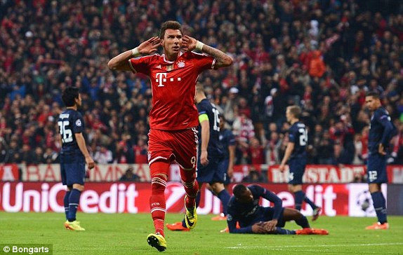 Bayern - M.U (3-1): Hoa hồng trên nấm mộ ảnh 6