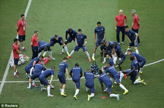 Thụy Sĩ-Pháp (2-5): Thắng tưng bừng, “Gà trống” chạm tay vào vé ảnh 7