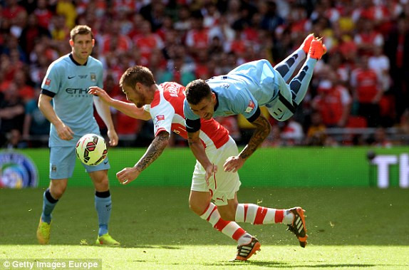 Vùi dập Man City dưới họng pháo, Arsenal giành Siêu cup ảnh 2