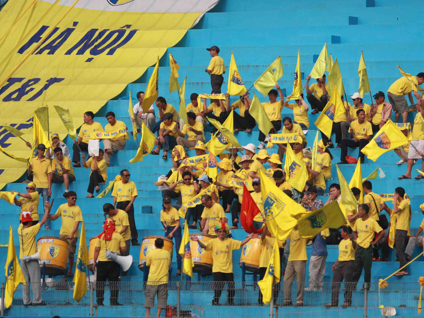 Chỉ có nhóm nhỏ CĐV đến sân cổ vũ