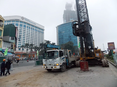 Tại lễ khởi công. Tại lễ khởi công