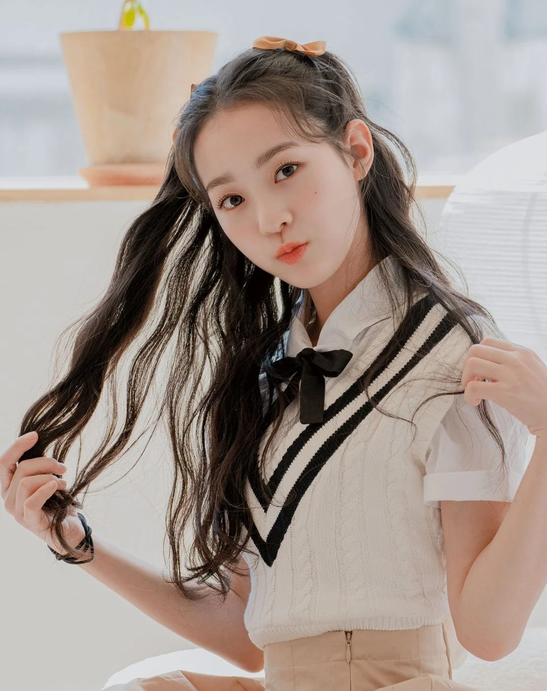 7. Soomin ra mắt với tư cách thành viên nhóm tripleS. Cô sinh ngày 3/10/2007. 7. Soomin ra mắt với tư cách thành viên nhóm tripleS. Cô sinh ngày 3/10/2007.