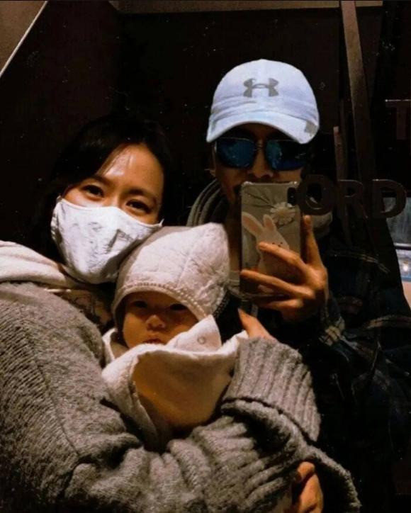 Bức ảnh được cho là chụp con trai của Son Ye Jin và Hyun Bin lan truyền trên mạng xã hội.