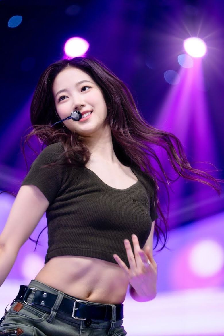 Kazuha (Le Sserafim) là nữ idol mới nhất khiến khán giả ngạc nhiên với vẻ ngoài vừa thanh tú, thơ ngây, vừa sở hữu sức mạnh cơ bắp.