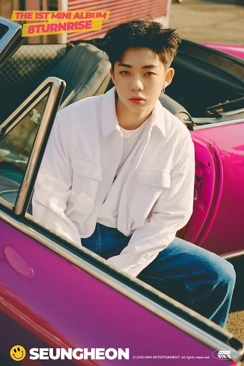 8. Seungheon là rapper kiêm maknae của 8TURN. Anh là nam idol duy nhất trong danh sách, sinh ngày 15/5/2007. 8. Seungheon là rapper kiêm maknae của 8TURN. Anh là nam idol duy nhất trong danh sách, sinh ngày 15/5/2007.