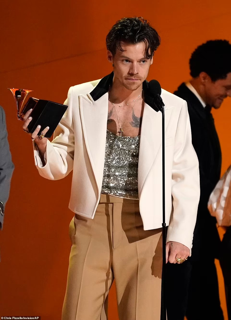 Harry Style thắng giải quan trọng nhất. Ảnh: AP.