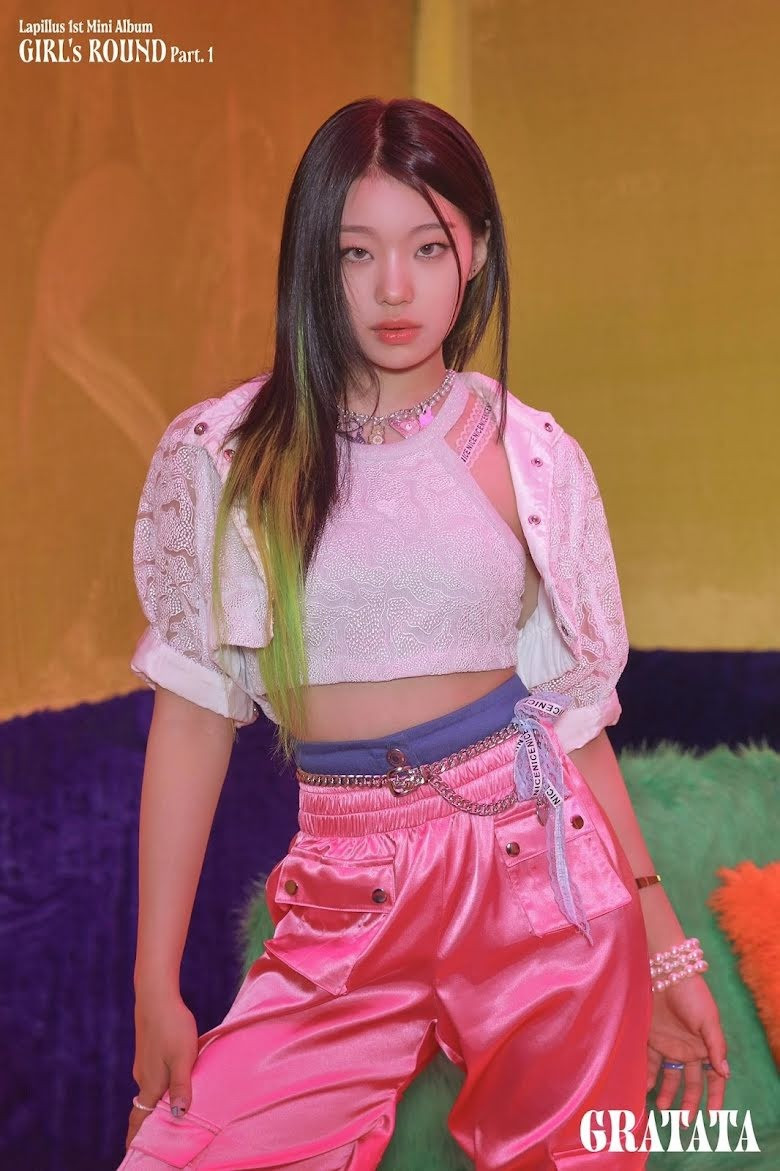 1. Haeun là center, nhảy chính, sub-rapper (rap thứ 3 trong nhóm) kiêm maknae của Lapillus. Cô giữ vị trí idol trẻ nhất Kpop hiện nay khi sinh ngày 2/11/2008. 1. Haeun là center, nhảy chính, sub-rapper (rap thứ 3 trong nhóm) kiêm maknae của Lapillus. Cô giữ vị trí idol trẻ nhất Kpop hiện nay khi sinh ngày 2/11/2008.