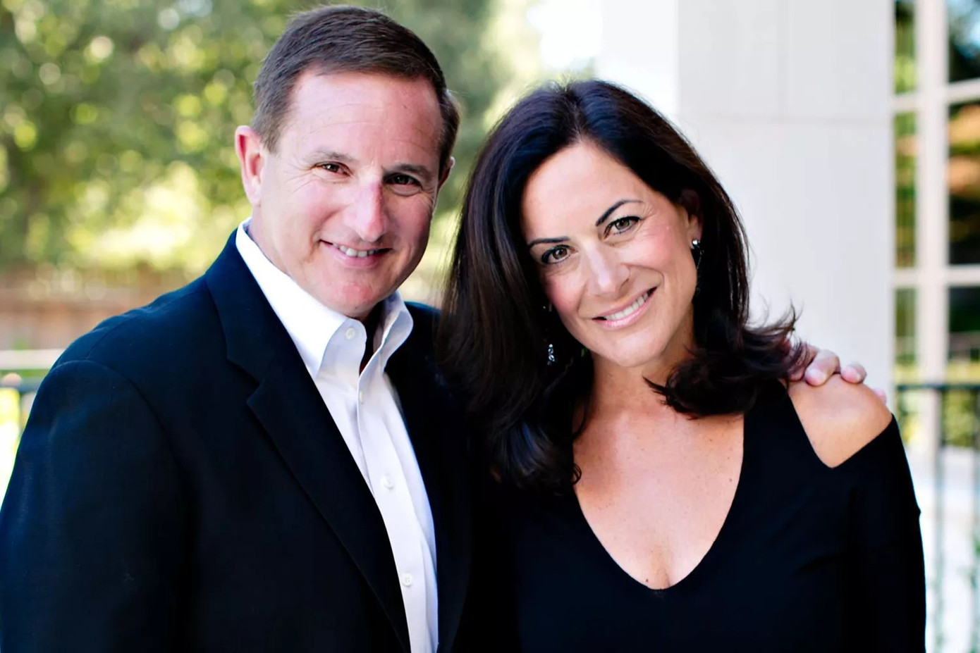 Paula Hurd và chồng quá cố. Ảnh: Wikimedia.