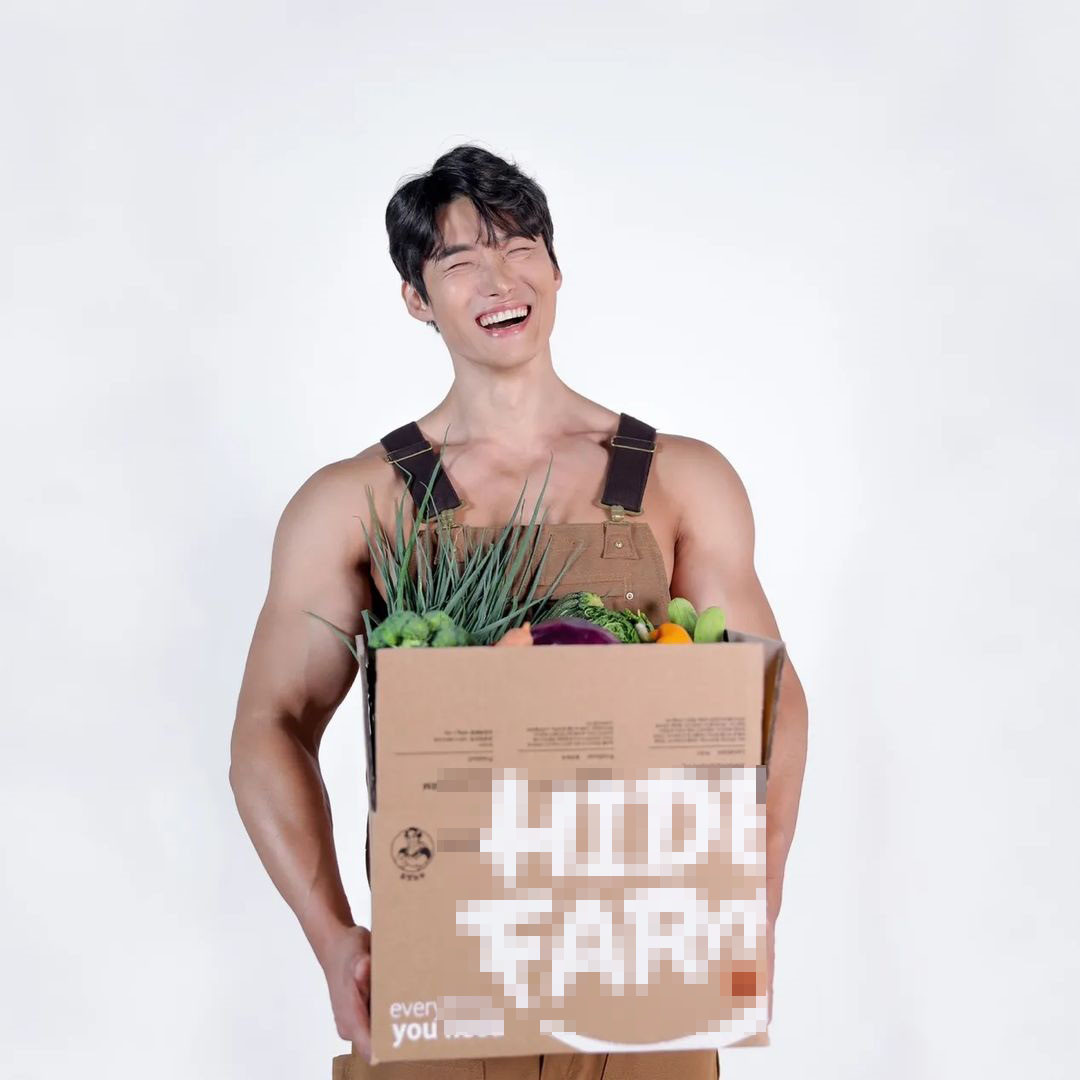 Kim Kyung Jin gây sốt vì ngoại hình quá nóng bỏng so với công việc làm nông. Ảnh: IG. Kim Kyung Jin gây sốt vì ngoại hình quá nóng bỏng so với công việc làm nông. Ảnh: IG.