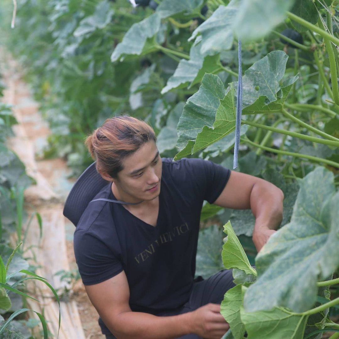 Cư dân mạng cũng yêu thích hình ảnh để tóc dài của anh. Ảnh: IG. Cư dân mạng cũng yêu thích hình ảnh để tóc dài của anh. Ảnh: IG.