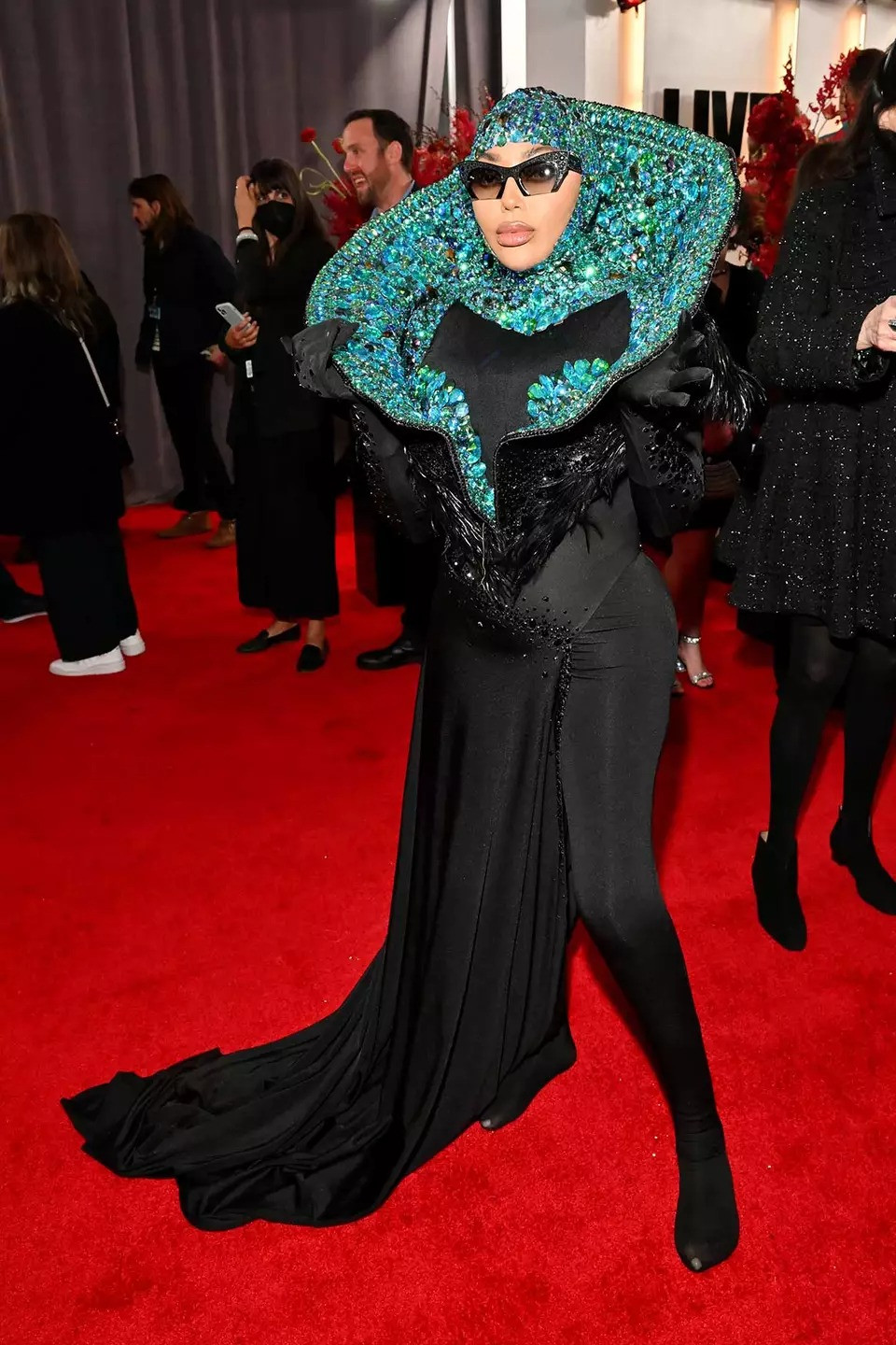 Highsnobiety ví von nữ ca sĩ Dencia như &quot;con nghêu sang trọng&quot;. Ảnh: Getty Images.