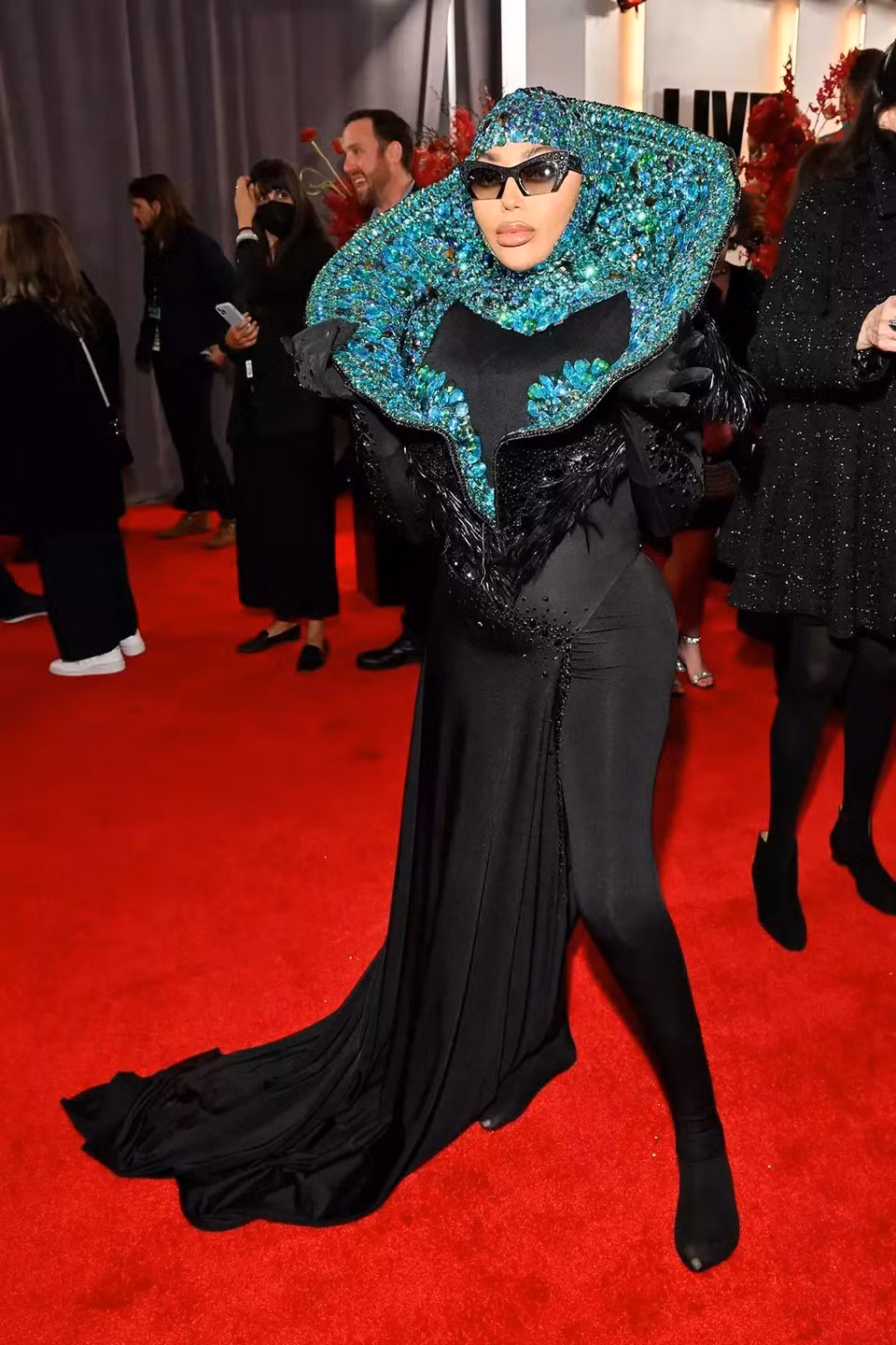 Highsnobiety ví von nữ ca sĩ Dencia như "con nghêu sang trọng". Ảnh: Getty Images. Highsnobiety ví von nữ ca sĩ Dencia như "con nghêu sang trọng". Ảnh: Getty Images.