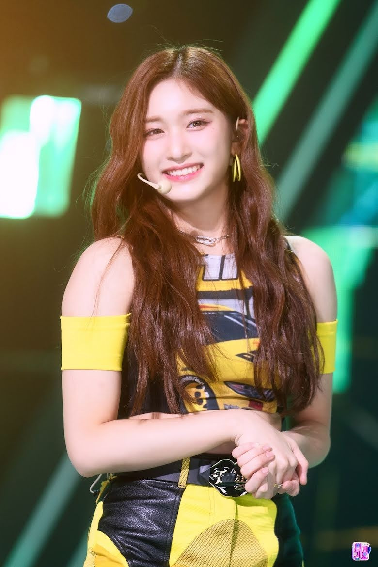 11. Leeseo là hát chính kiêm maknae của IVE. Cô sinh ngày 21/2/2007. 11. Leeseo là hát chính kiêm maknae của IVE. Cô sinh ngày 21/2/2007.