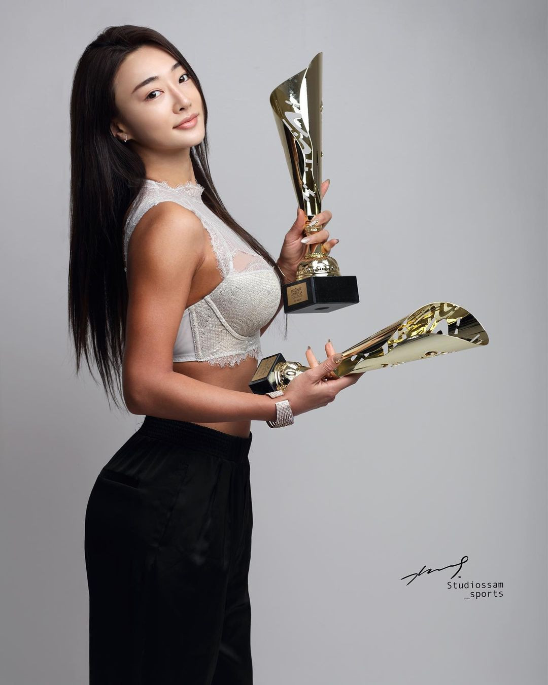 Kim đồng thời là người mẫu cho các thương hiệu áo tắm, nội y, đồ thể thao... Trên Instagram, cô chia sẻ nhiều hình ảnh khoe hình thể "bốc lửa". Ảnh: IG.