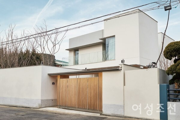 Biệt thự mà Song Joong Ki đang sống cùng vợ và bố mẹ vợ. Ảnh: AllKpop.