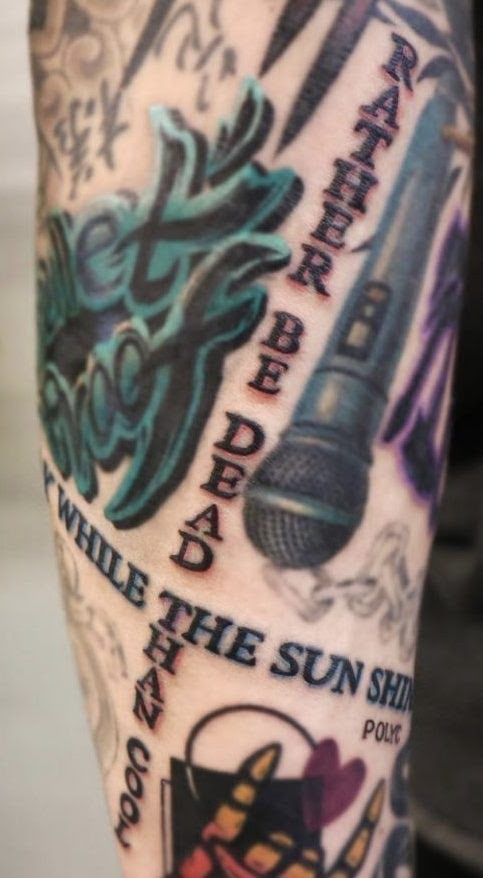 Mỗi hình xăm của Jungkook đều có ý nghĩa đặc biệt. Hình xăm ngày đến Seoul, hai câu châm ngôn, micro, dây xích... đều thể hiện đam mê với nghiệp ca hát. Mỗi hình xăm của Jungkook đều có ý nghĩa đặc biệt. Hình xăm ngày đến Seoul, hai câu châm ngôn, micro, dây xích... đều thể hiện đam mê với nghiệp ca hát.