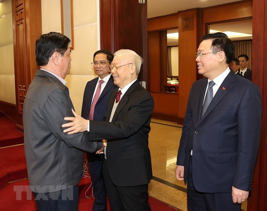 Tổng Bí thư Nguyễn Phú Trọng với các đồng chí lãnh đạo và nguyên lãnh đạo Đảng, Nhà nước dự hội nghị. (Ảnh: Trí Dũng/TTXVN) Tổng Bí thư Nguyễn Phú Trọng với các đồng chí lãnh đạo và nguyên lãnh đạo Đảng, Nhà nước dự hội nghị. (Ảnh: Trí Dũng/TTXVN)