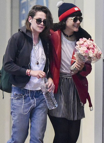 Kristen Stewart hôn người tình đồng tính trên phố Paris ảnh 7