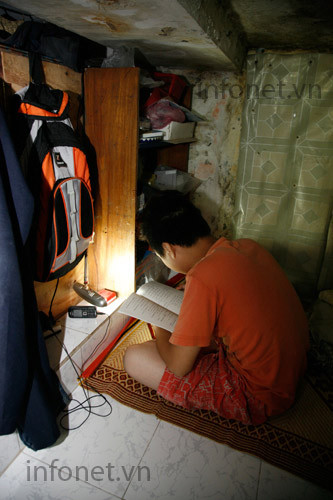 Cháu Thủy con trai anh Xuân đang tuổi lớn cũng phải 