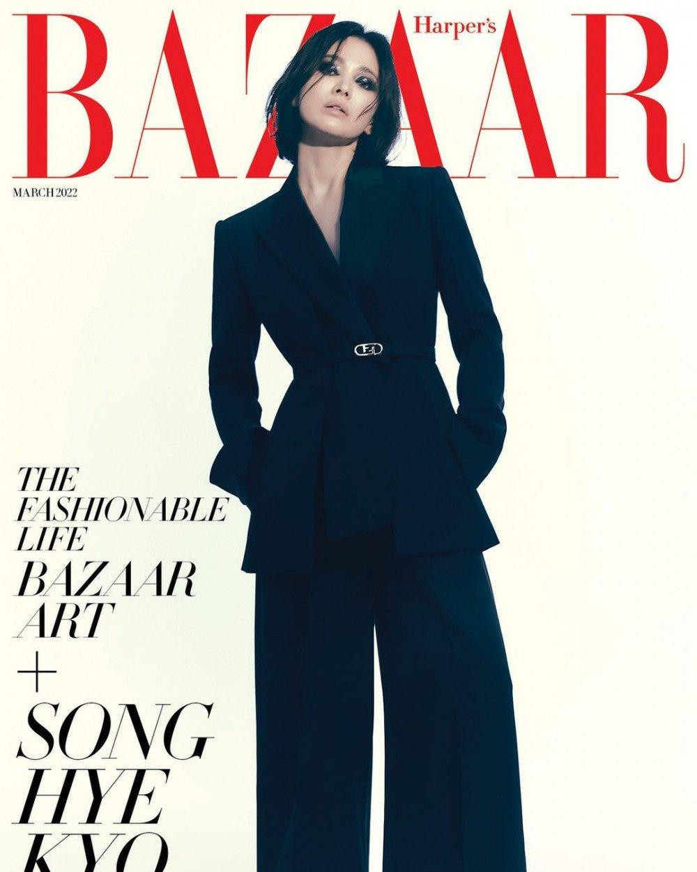 Bộ ảnh được chụp cho tạp chí Harper's Bazaar Hàn Quốc số ra tháng 3/2022 và Song Hye Kyo là gương mặt trang bìa. Khác với hình ảnh ngọt ngào, "nữ thần" thường thấy, vợ cũ Song Joong Ki "lột xác" cá tính, nổi loạn và ngầu hơn.