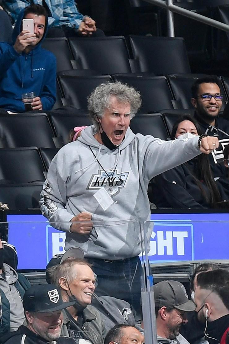 Cũng đi xem bóng rổ, danh hài Will Ferrell dường như "quá khích" hơn những khán giả khác.