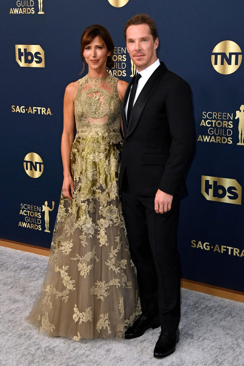 "Phù thủy tối thượng" Benedict Cumberbatch sánh đôi cùng bà xã Sophie Hunter trên thảm đỏ.