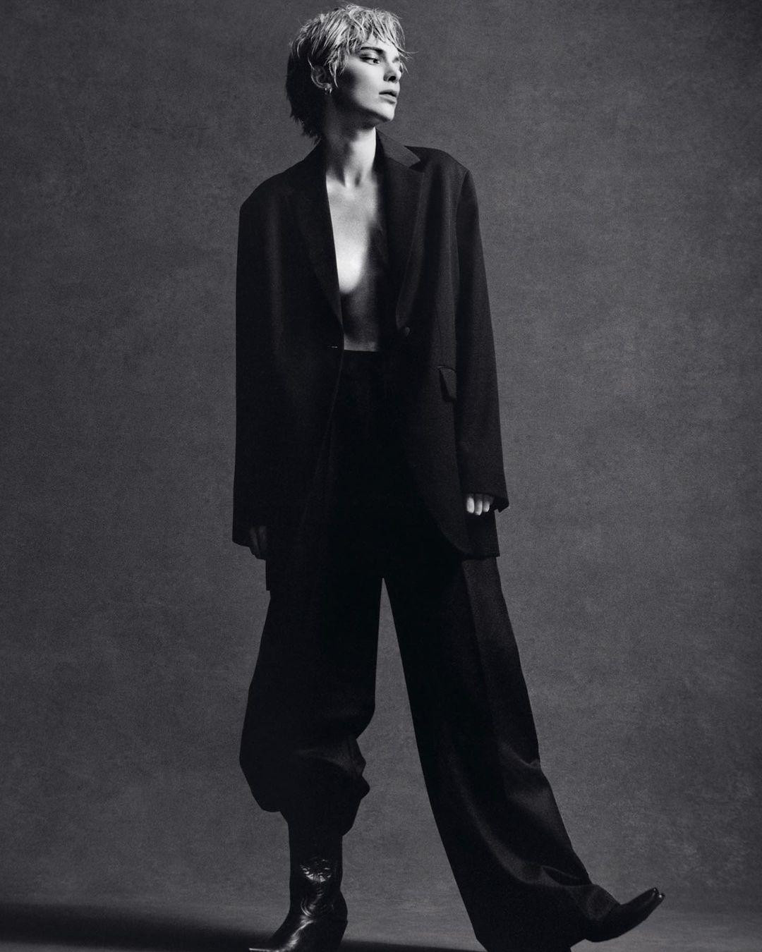 Về đời tư, Kendall vẫn đang mặn nồng với cầu thủ bóng rổ Devin Booker.