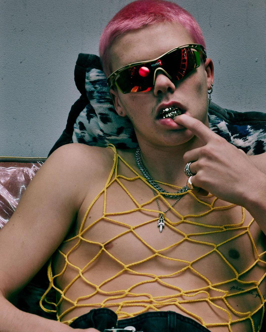 Dân mạng cho rằng bộ ảnh mới của Cruz quá khiêu khích, gợi dục.