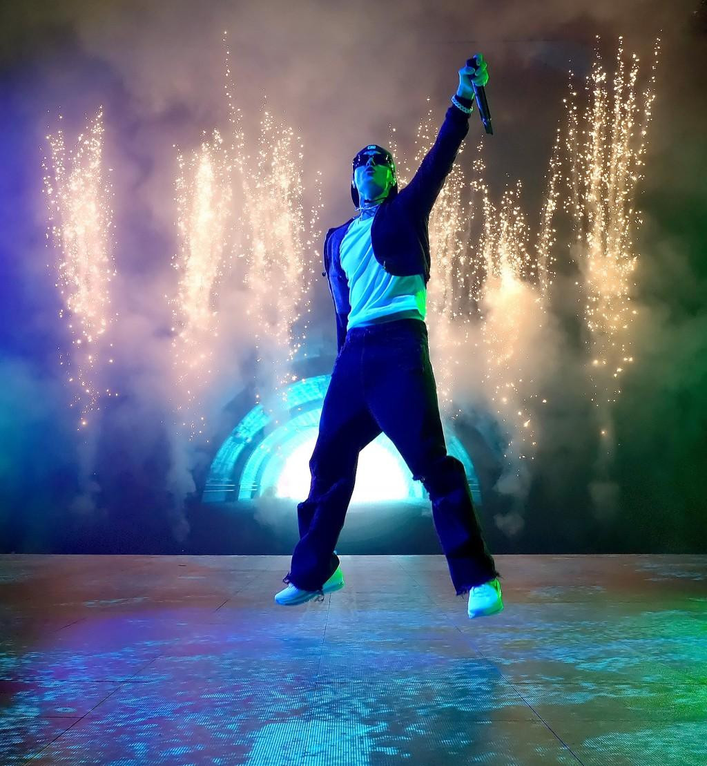 Chuyến lưu diễn của Justin Bieber vừa bắt đầu đã phải hoãn vì "chính chủ" nhiễm virus. Chuyến lưu diễn của Justin Bieber vừa bắt đầu đã phải hoãn vì "chính chủ" nhiễm virus.