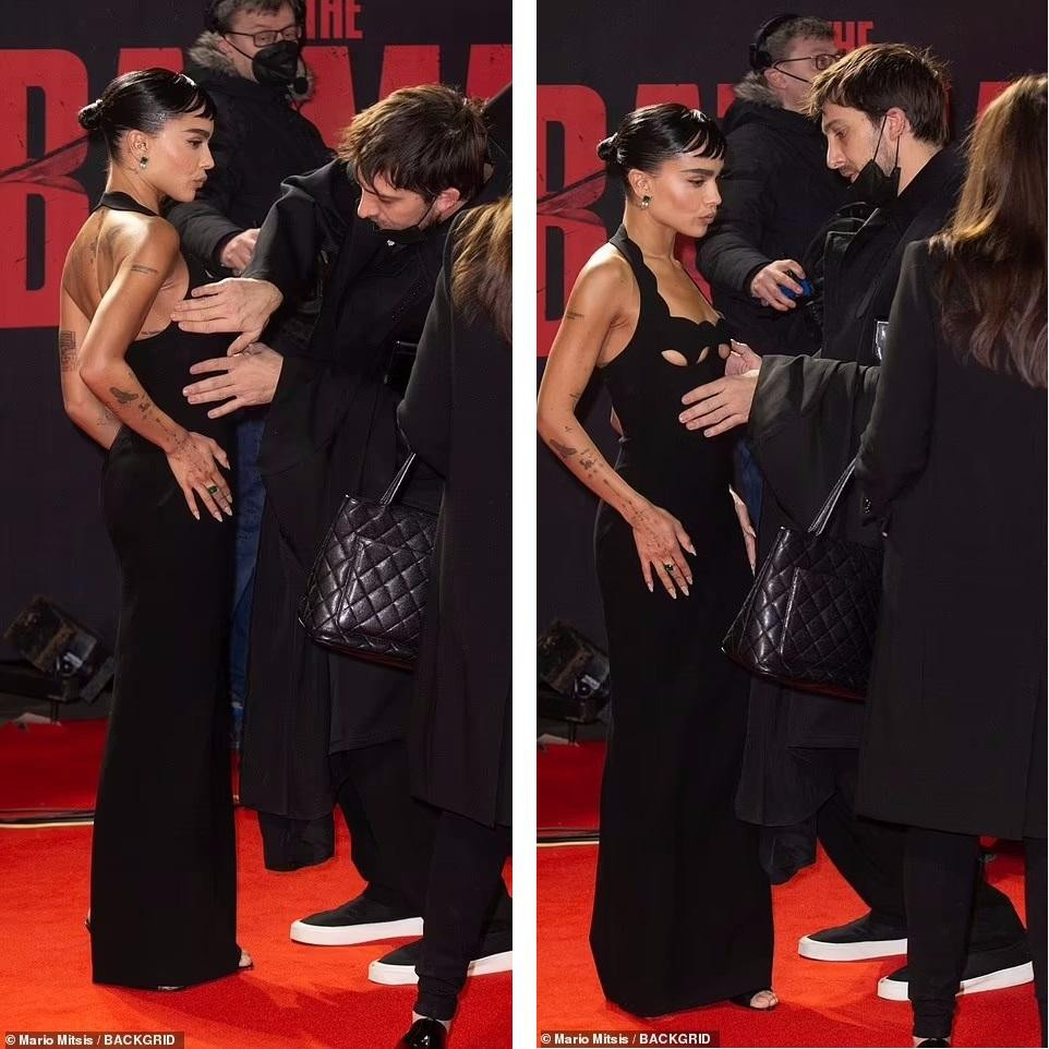 Zoe Kravitz bị chụp được hình ảnh được nam trợ lý chỉnh sửa váy trên thảm đỏ.