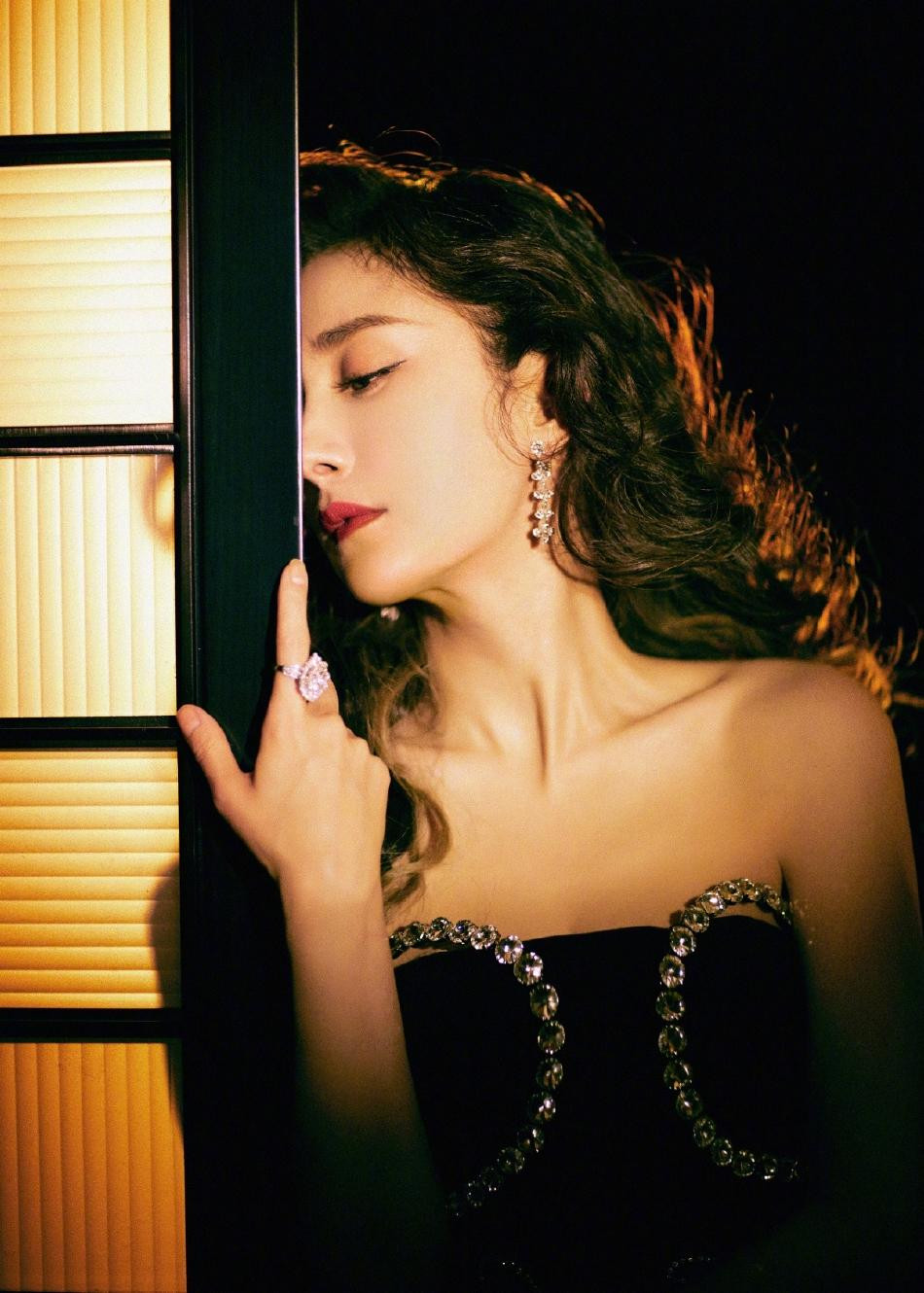 Ngôi sao "Người phiên dịch" cho thấy, thời gian không khiến phụ nữ già đi mà khiến họ trải đời, mặn mà hơn như rượu ủ càng lâu càng nồng.