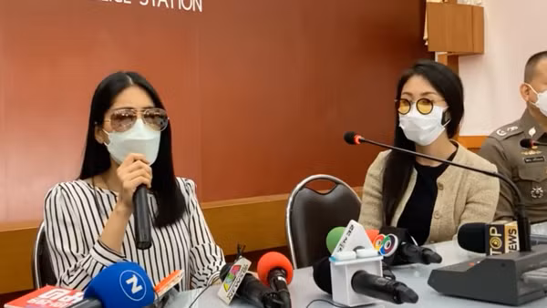 Nữ quản lý trả lời báo chí về vụ Tangmo rơi xuống sông tử nạn.