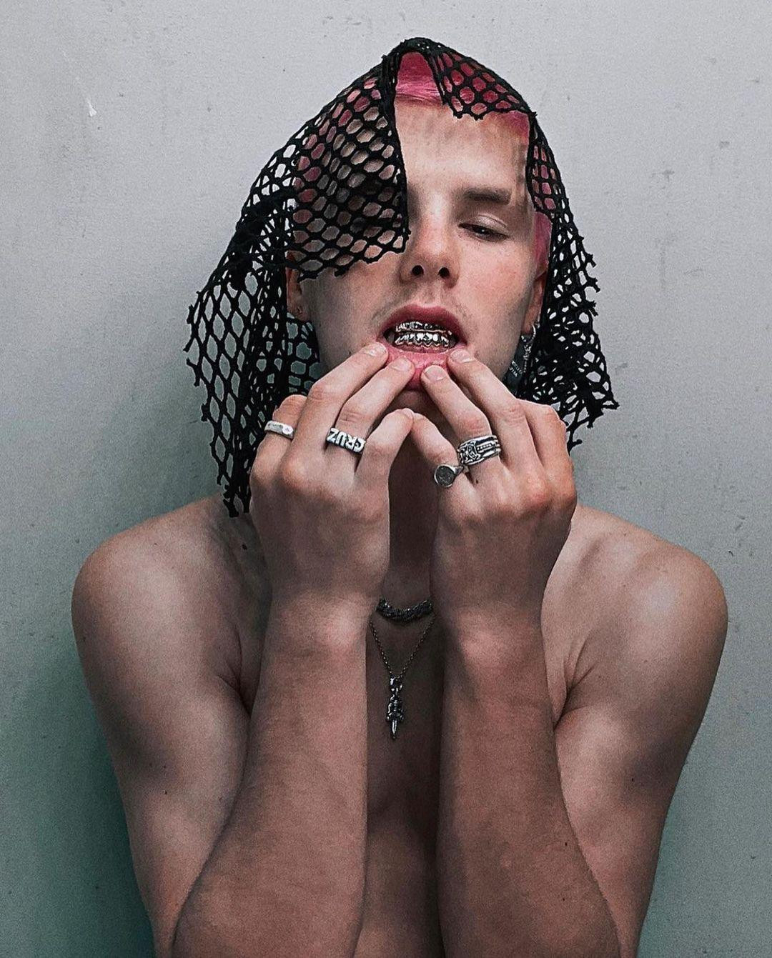 Chuyên gia tâm lý cho rằng bộ ảnh đã "tình dục hóa thanh thiếu niên".