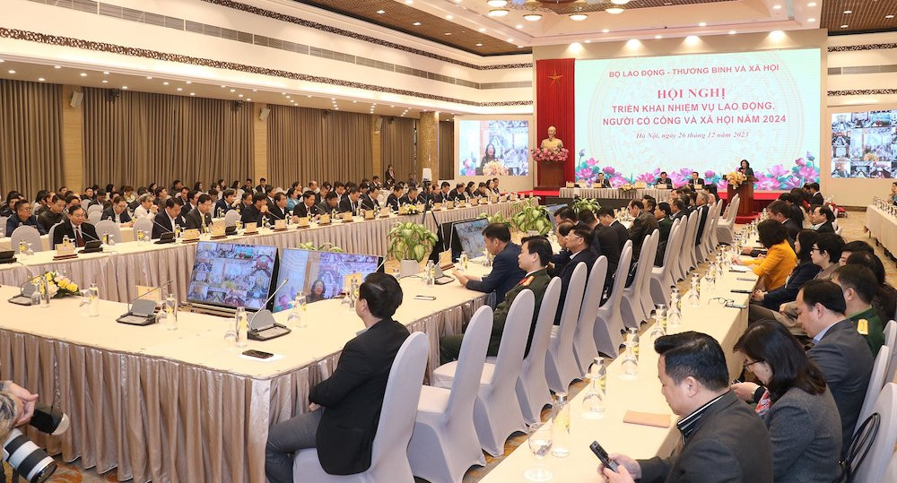 Hội nghị trực tuyến toàn quốc Tổng kết năm 2023 và triển khia nhiệm vụ năm 2024 của ngành LĐ-TB&XH. Hội nghị trực tuyến toàn quốc Tổng kết năm 2023 và triển khia nhiệm vụ năm 2024 của ngành LĐ-TB&XH.