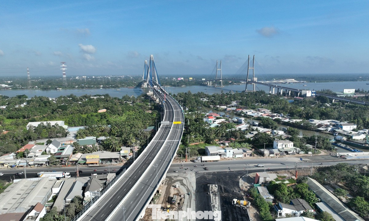 Cầu Mỹ Thuận 2 song song với cầu Mỹ Thuận hiện hữu (Ảnh: Cảnh Kỳ).