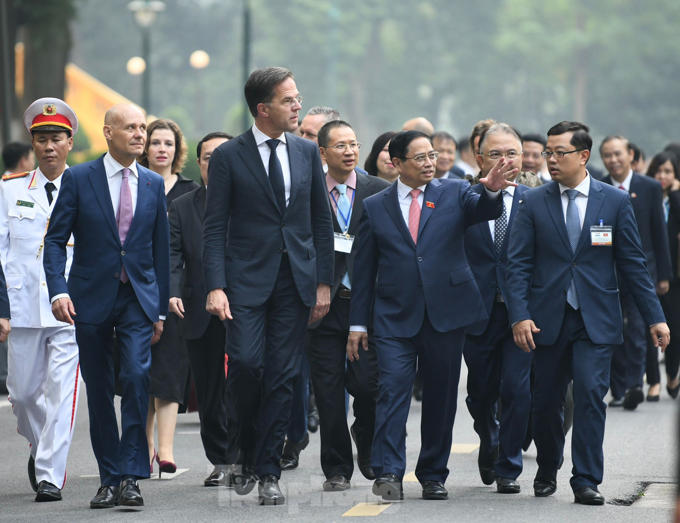 Hai Thủ tướng tiến vào phòng hội đàm. (Ảnh: Như Ý)