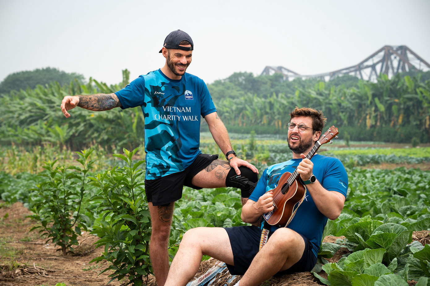 Hai thầy giáo nghỉ việc từ tháng 5 để luyện tập cho kế hoạch đi bộ. (Ảnh: ĐSQ Úc)