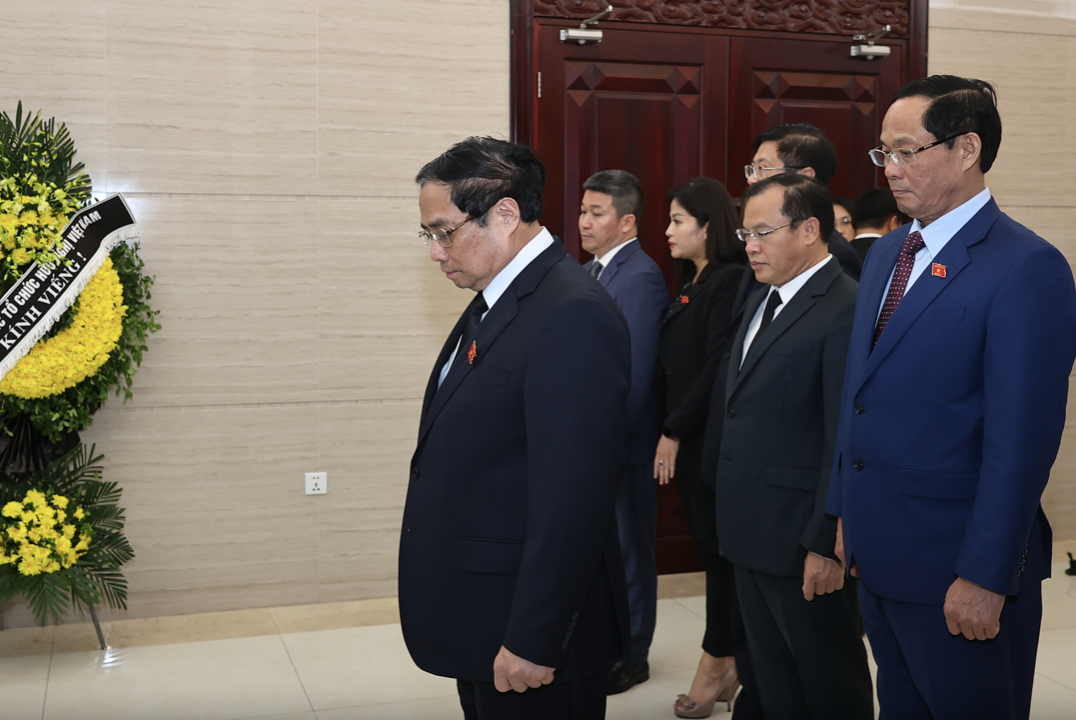 Thủ tướng Phạm Minh Chính dẫn đoàn viếng nguyên Thủ tướng Trung Quốc Lý Khắc Cường tại Đại sứ quán Trung Quốc, ngày 1/11. (Ảnh: Chinhphu.vn) Thủ tướng Phạm Minh Chính dẫn đoàn viếng nguyên Thủ tướng Trung Quốc Lý Khắc Cường tại Đại sứ quán Trung Quốc, ngày 1/11. (Ảnh: Chinhphu.vn)