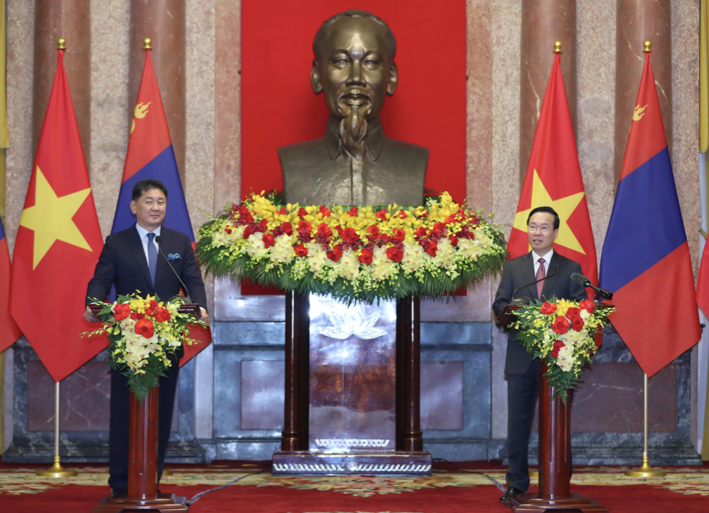 Chủ tịch nước Võ Văn Thưởng và Tổng thống Mông Cổ Ukhnaagiin Khurelsukh tại cuộc họp báo chung sau hội đàm ngày 1/11. (Ảnh: Như Ý) Chủ tịch nước Võ Văn Thưởng và Tổng thống Mông Cổ Ukhnaagiin Khurelsukh tại cuộc họp báo chung sau hội đàm ngày 1/11. (Ảnh: Như Ý)