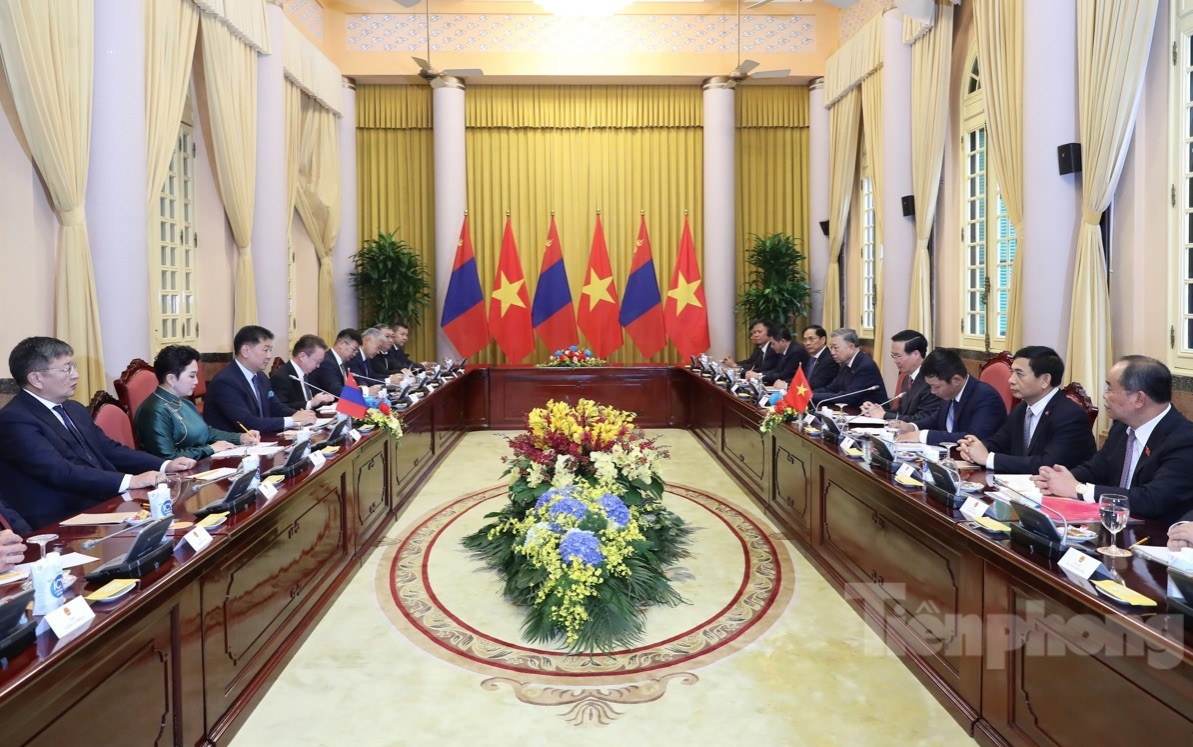Hai bên bàn các biện pháp thúc đẩy quan hệ hữu nghị Việt Nam - Mông Cổ trong thời gian tới. (Ảnh: Như Ý)