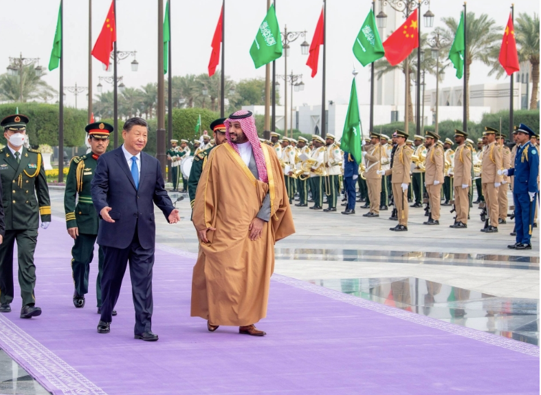 Thái tử Ả-rập Xê-út Mohammed Bin Salman đón Chủ tịch Trung Quốc Tập Cận Bình thăm Riyadh ngày 8/12/2022. (Ảnh: SRC) Thái tử Ả-rập Xê-út Mohammed Bin Salman đón Chủ tịch Trung Quốc Tập Cận Bình thăm Riyadh ngày 8/12/2022. (Ảnh: SRC)
