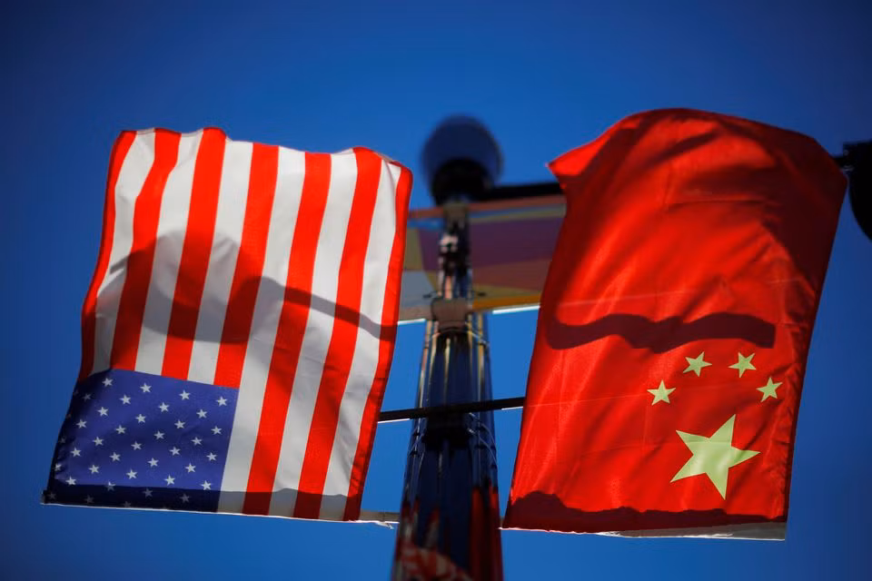 Quốc kỳ của Mỹ và Trung Quốc. (Ảnh: Reuters) Quốc kỳ của Mỹ và Trung Quốc. (Ảnh: Reuters)