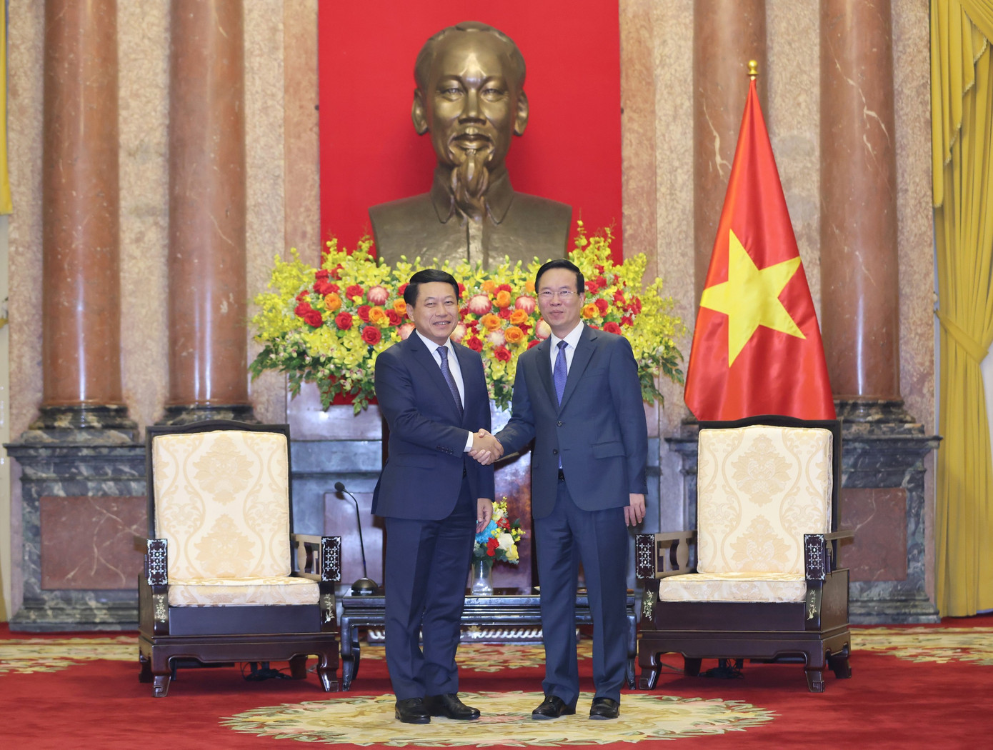 Chủ tịch nước Võ Văn Thưởng tiếp Phó Thủ tướng, Bộ trưởng Ngoại giao Lào Saleumxay Kommasith ngày 22/11. (Ảnh: Quang Phúc)