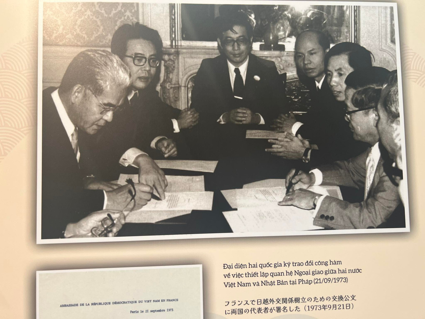 Hình ảnh lễ ký trao đổi Công hàm về việc thiết lập quan hệ ngoại giao Việt Nam - Nhật Bản ngày 21/9/1973. (Ảnh: PS)