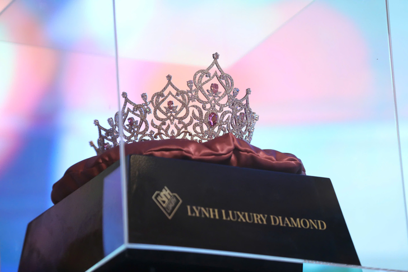 Cận vương miện danh giá dành cho tân Hoa hậu Việt Nam 2024.