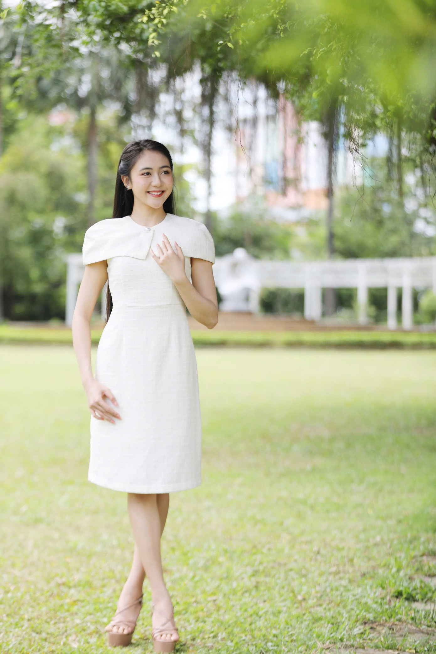 “Tôi tin rằng vương miện không chỉ là biểu tượng của sắc đẹp, mà còn là cơ hội để lan toả yêu thương và mang lại giá trị thiết thực cho cộng đồng”, cô nói.