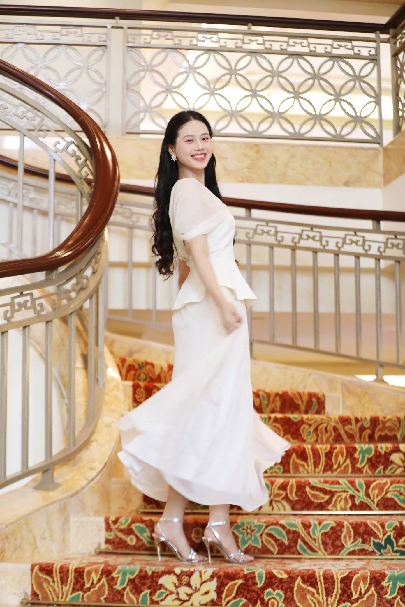 Diệu Huyền thừa nhận cô cũng từng mắc sai lầm. Vấp ngã để khiến mỗi người trưởng thành hơn. Cô mong khán giả hoan hỉ, cho mình một cơ hội để tỏa sáng và cống hiến nhiều hơn trong tương lai. Diệu Huyền thừa nhận cô cũng từng mắc sai lầm. Vấp ngã để khiến mỗi người trưởng thành hơn. Cô mong khán giả hoan hỉ, cho mình một cơ hội để tỏa sáng và cống hiến nhiều hơn trong tương lai.