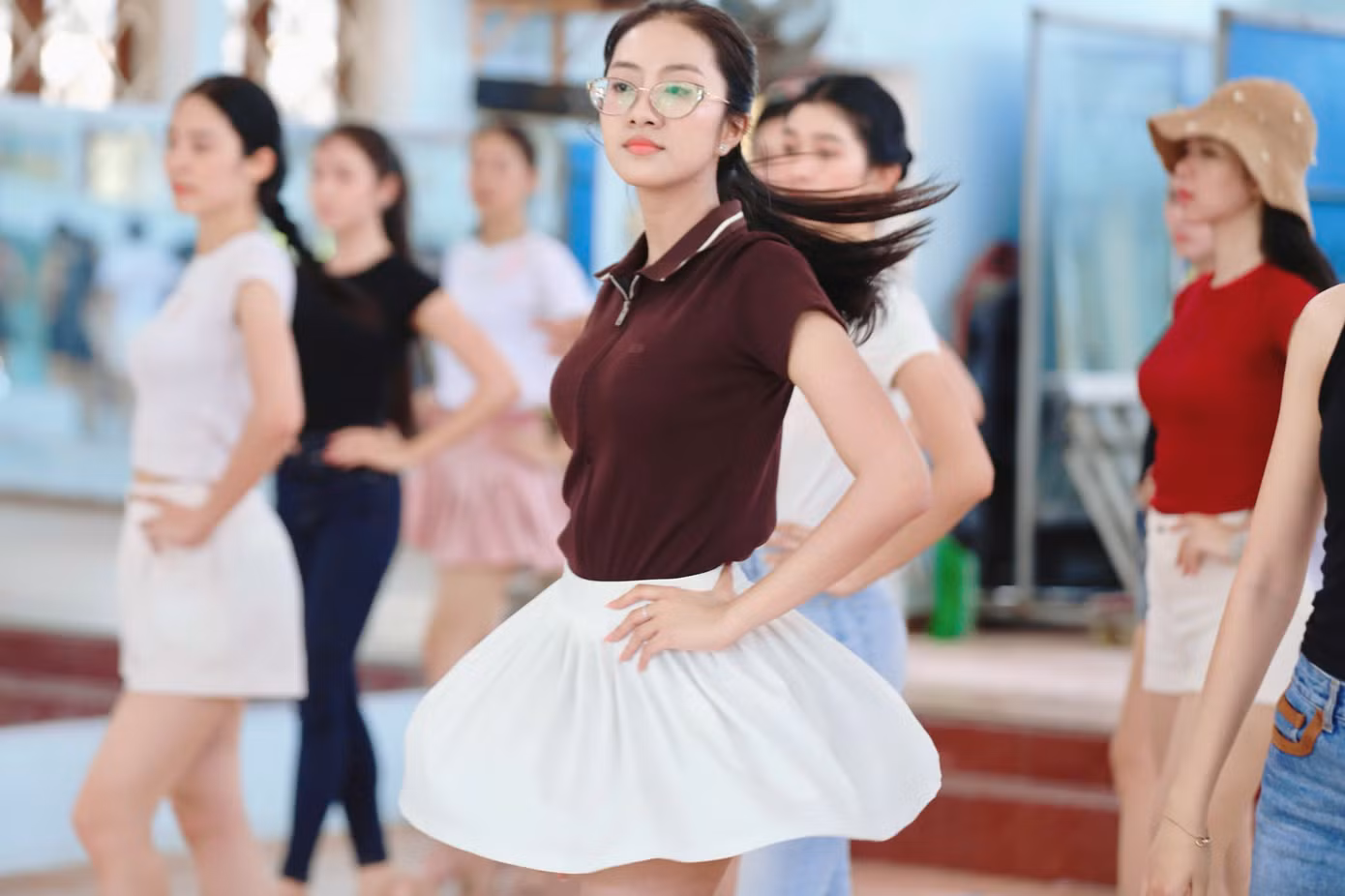 Nhận xét về Top 25 Hoa hậu Việt Nam 2024, biên đạo Phạm Anh Phương cho rằng các cô gái có sự tiến bộ rõ rệt sau vòng chung khảo.