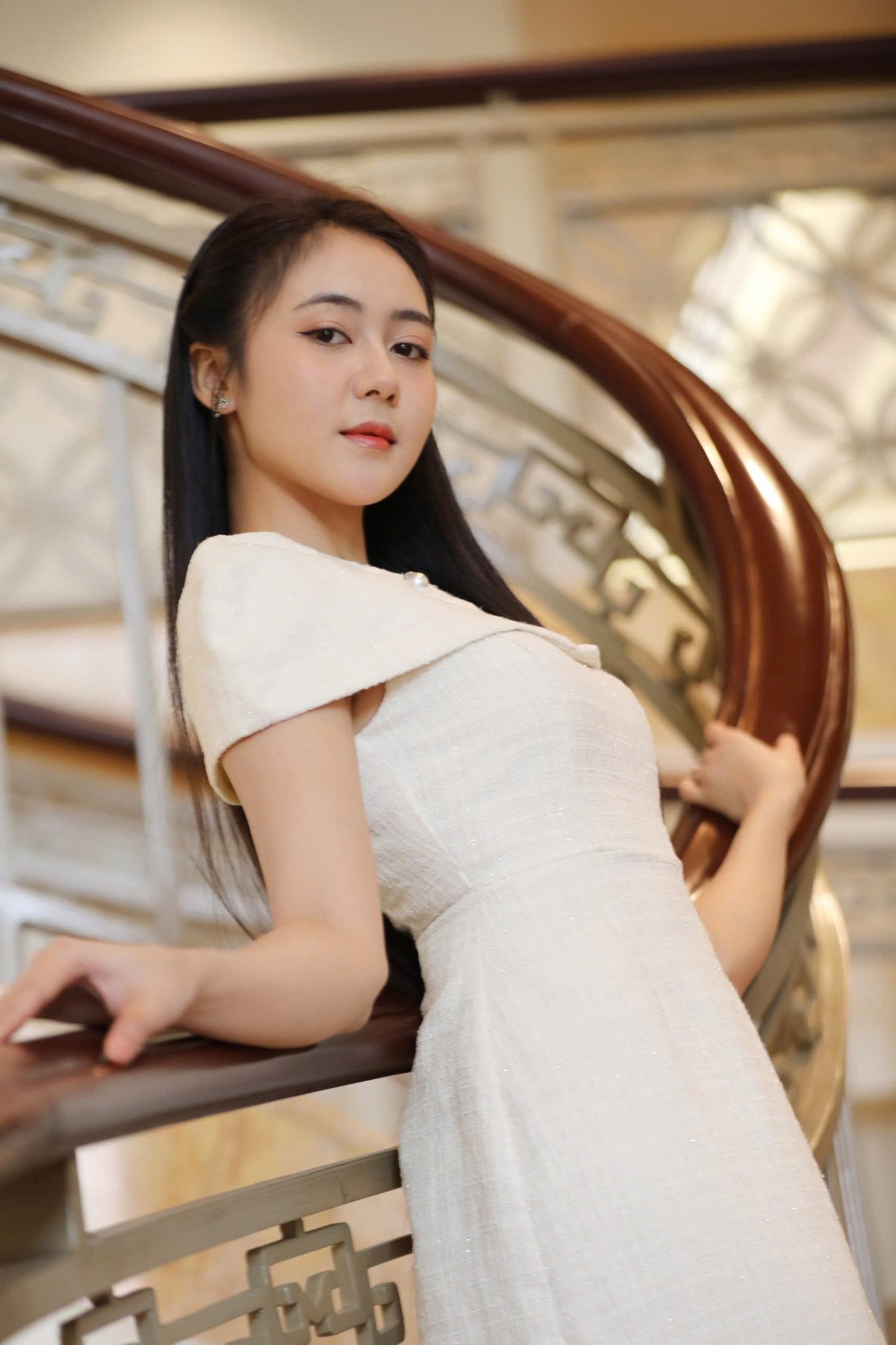 Trở lại nhà chung, chuẩn bị cho chung kết Hoa hậu Việt Nam 2024 vào tối 27/6, Mỹ Dung nói đó là một cảm xúc rất đặc biệt. Vừa hồi hộp, vừa hạnh phúc, bởi đây là cơ hội để cô thể hiện bản thân một cách rõ nét, trưởng thành hơn so với vòng chung khảo.